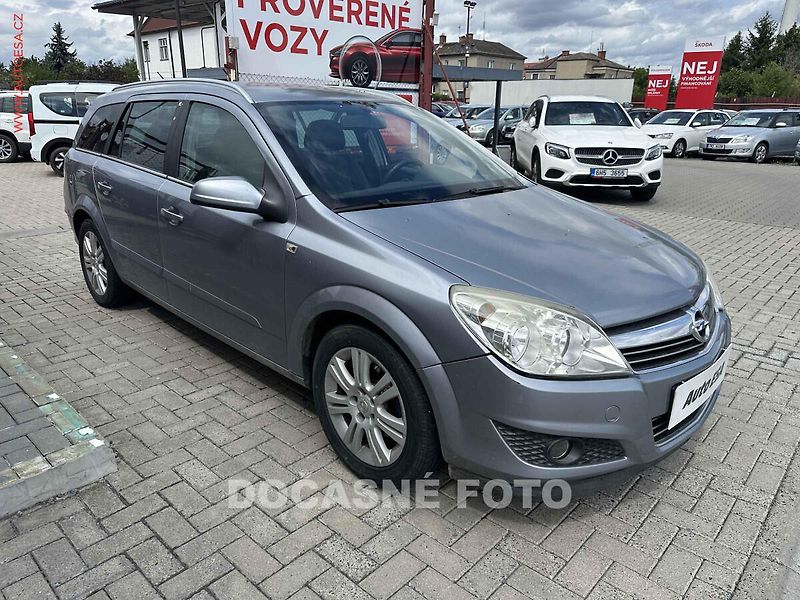 Opel Astra (2008) 1.6i, AC - fotka 1 z 3