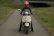 I se silným motorem si Vespa GTS zachovala obratnost a jednoduché ovládání.