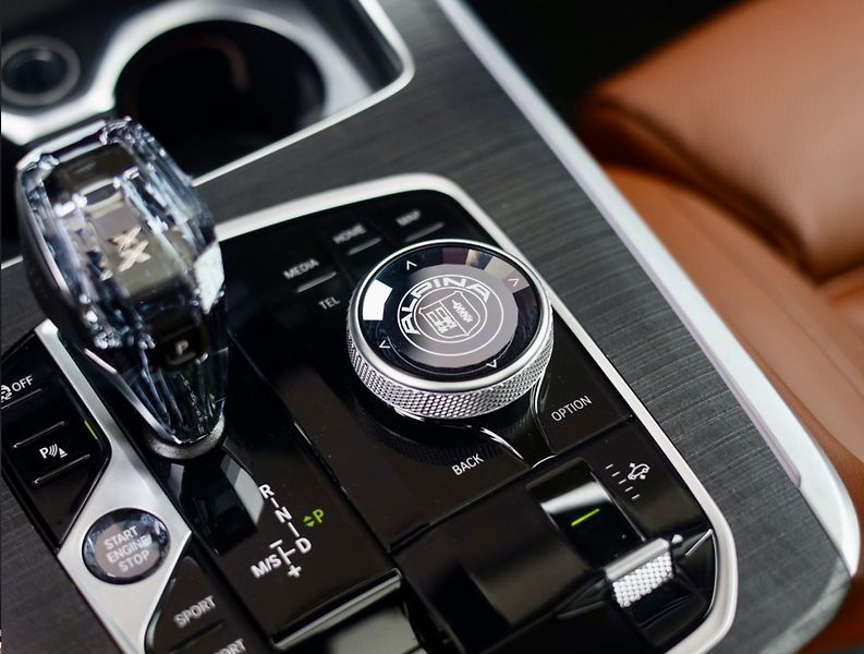 BMW X7 (2023) ALPINA XB7 4.4 V8 Skylounge - fotka 40 z 52