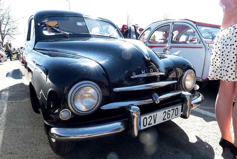 Hynek Trachta z Velkého Meziříčí dorazil se Škodou 1201 na zahájení sezony automobilových veteránů do Třebíče. Téměř 70 let tato škodovka jezdila ve Finsku.
