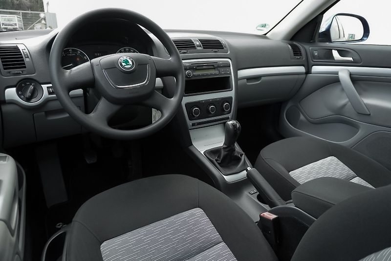 Škoda Octavia 1.4 MPI AMBIENTE - fotka 17 z 26
