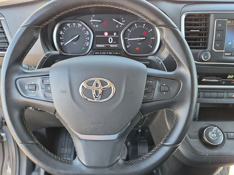 Toyota ProAce Verso Glass Shuttle 2.0 D 180 8A/T B - fotka 16 z 24