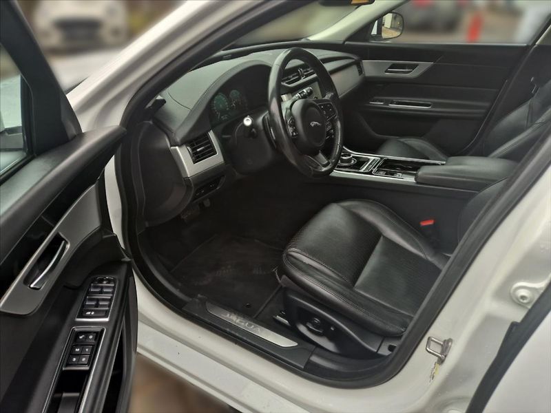 Jaguar XF 3,0 30d R-SPORT - fotka 7 z 20