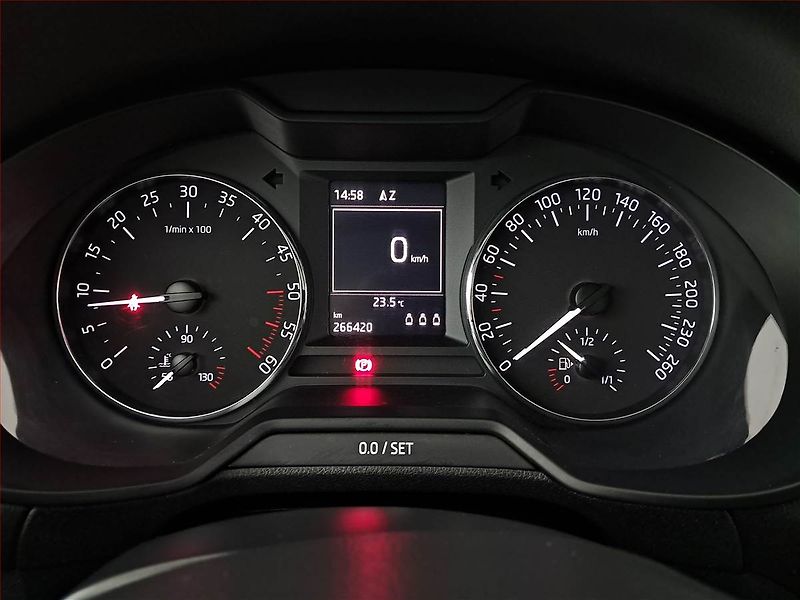 Škoda Octavia (2014) 1.6 TDI, Navi, Tempomat - fotka 11 z 19