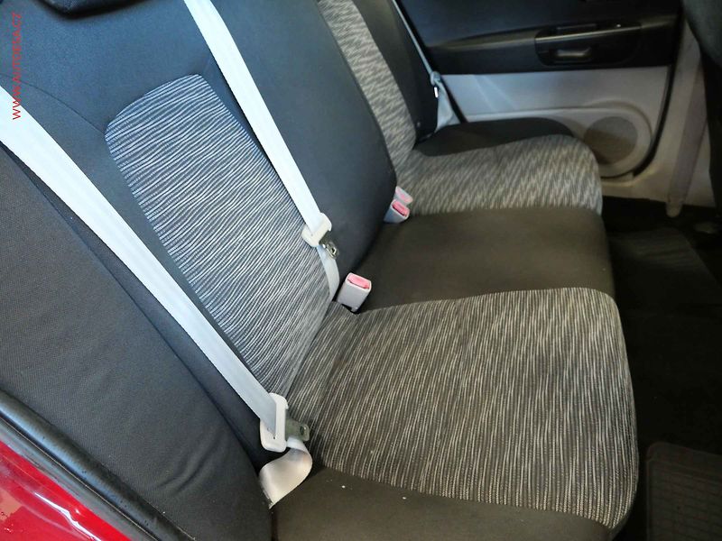 Toyota Auris (2010) 1.6VVTI, ČR, autoAC - fotka 12 z 19