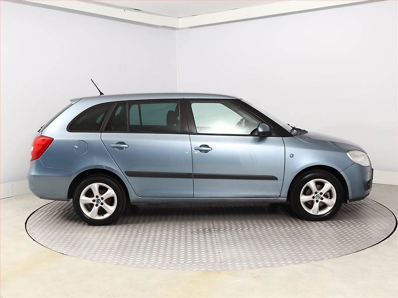 Škoda Fabia (2009) Ambiente 1.2 12V, po STK - fotka 6 z 11