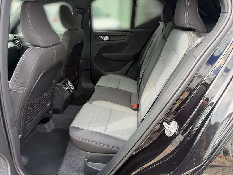 Volvo XC40 (2026) 2,0 B3 Core 8378 - fotka 10 z 13