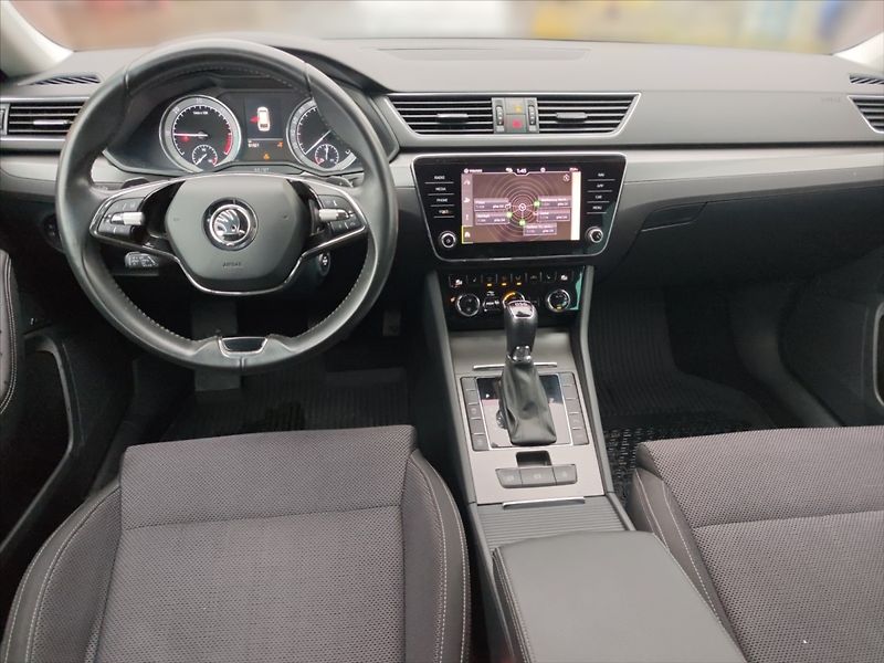 Škoda Superb 2,0 TDI 147 Style DSG - fotka 9 z 11