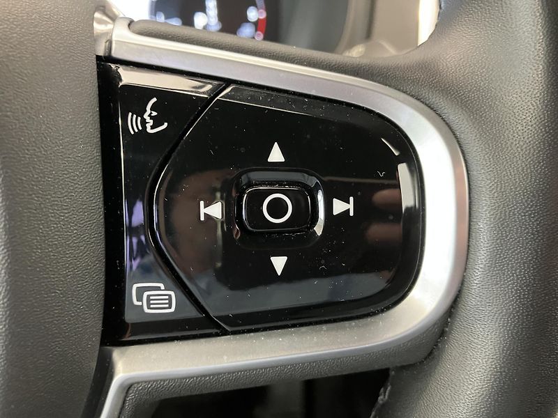 Volvo XC90 B5 AWD R-Design AT8, ČR - fotka 26 z 49
