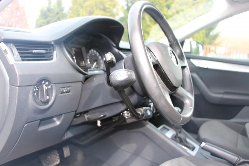 Škoda Octavia 1,6 TDI DSG KLIMA     - fotka 9 z 12