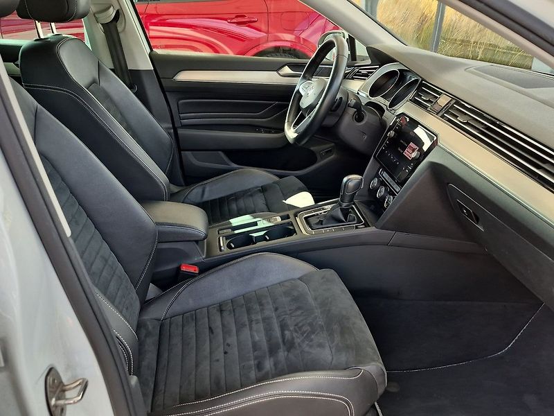 Volkswagen Passat Elegance Variant 2.0 TDI 110kw - fotka 11 z 24