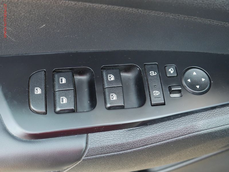 Kia Sportage (2022) 1.6 T-GDi, ČR, Exclusive, - fotka 11 z 18