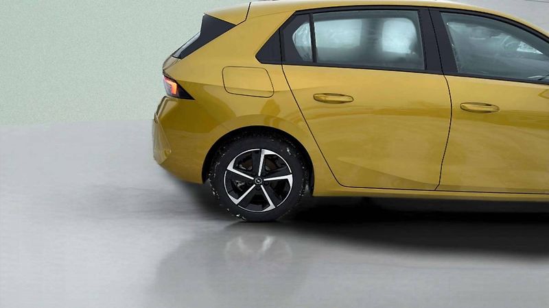Opel Astra Edition HB 1.2 TURBO (96kW/130 - fotka 22 z 23