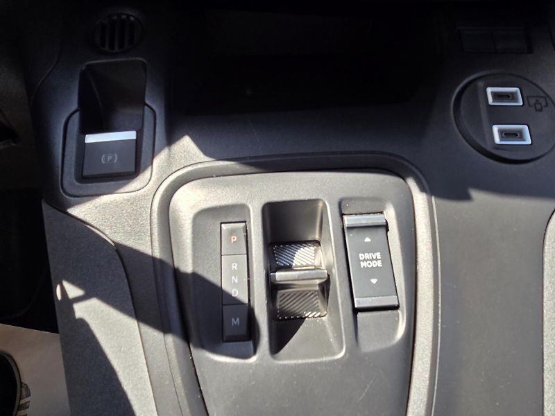 Peugeot Rifter (2024) 1.5BHDi 130 LONG GT EAT8 - fotka 19 z 32