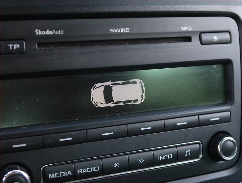 Škoda Roomster (2013) Scout 1.2 TSI, ČR,1.maj - fotka 18 z 18