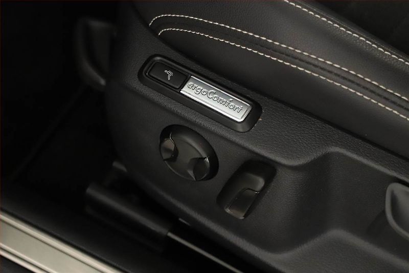 Volkswagen Passat (2021) Elegance 2.0 TDI - fotka 23 z 24