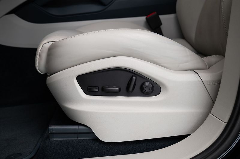 Porsche Cayenne E-Hybrid Platinum Edition/Bose - fotka 22 z 28