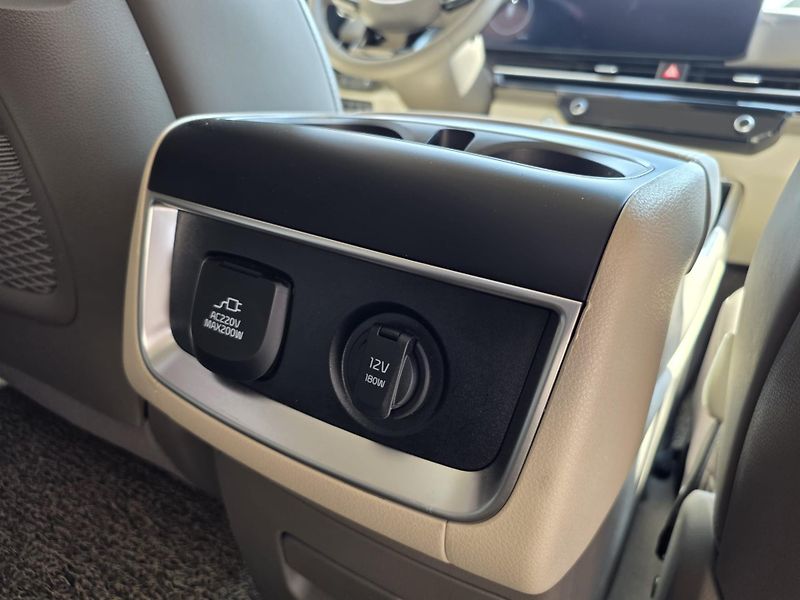 Kia Carnival (2024) 1.6-HEV-AUTOMAT-6+3MÍSTA - fotka 31 z 34