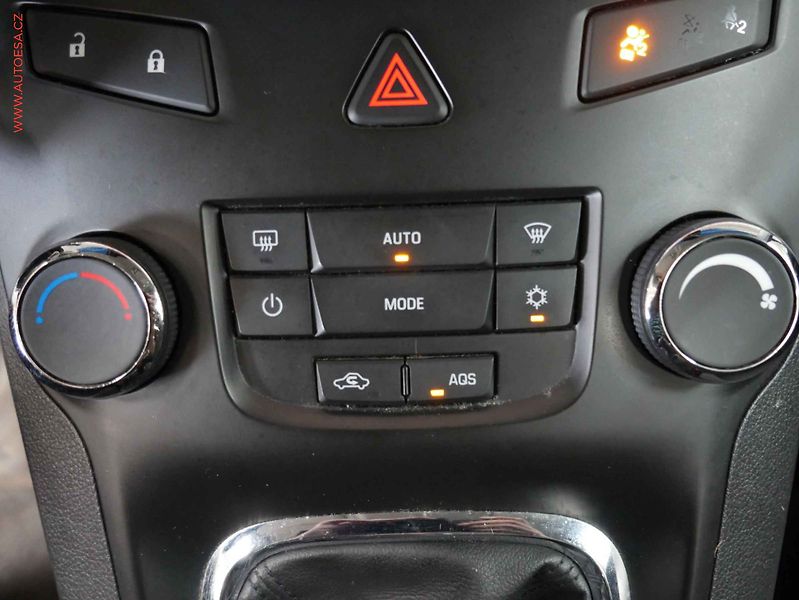 Chevrolet Orlando (2011) 1.8i, ČR, autoAC, tažné - fotka 16 z 19