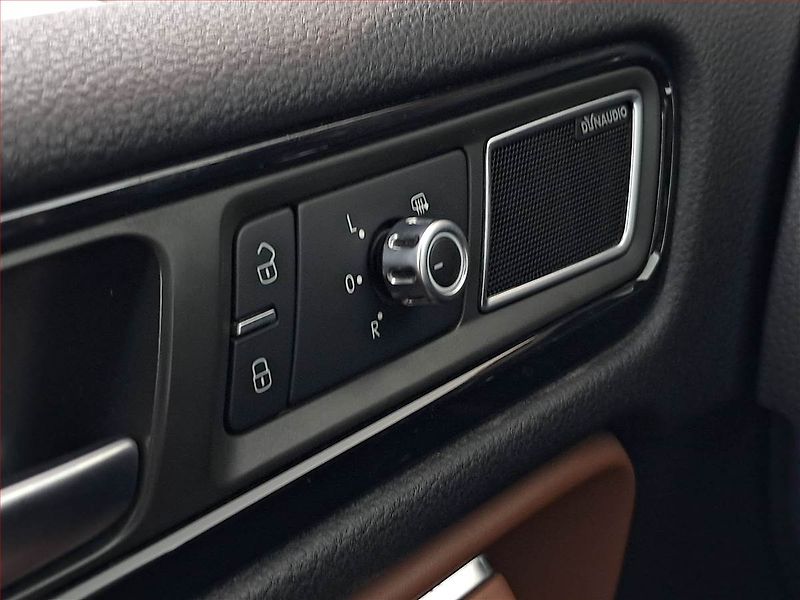 Volkswagen Touareg (2013) 4.2 V8 TDi, 4X4, Automat - fotka 20 z 23