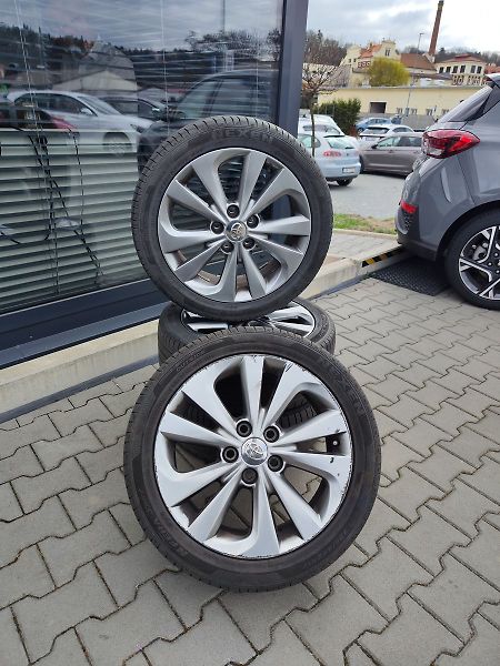 Toyota Auris 1.6 D-4D/82kW Executive ČR - fotka 30 z 30