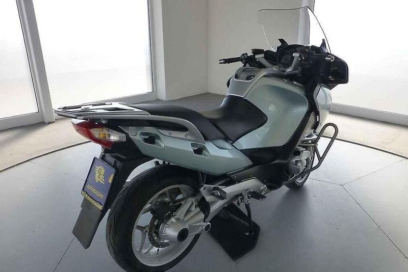 BMW R 18 B pohání mohutný dvouválcový boxer.