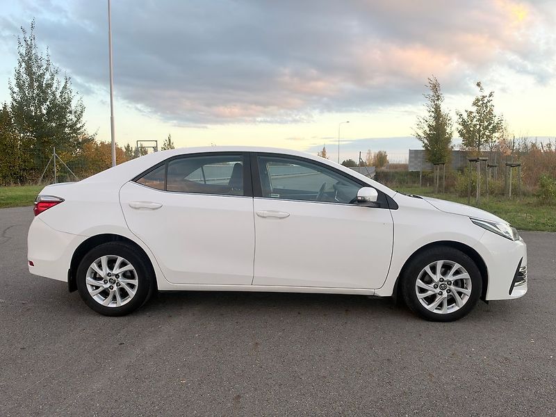 Toyota Corolla 1,6 97 kW-BENZIN  24 050 KM , - fotka 6 z 12