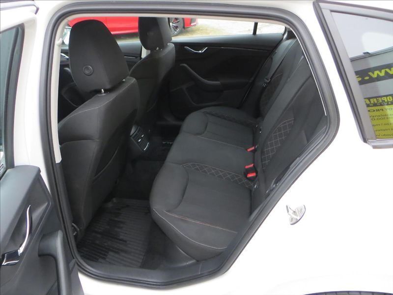 Škoda Scala 1,5 TSI 110kW Ambition ČR - fotka 19 z 20