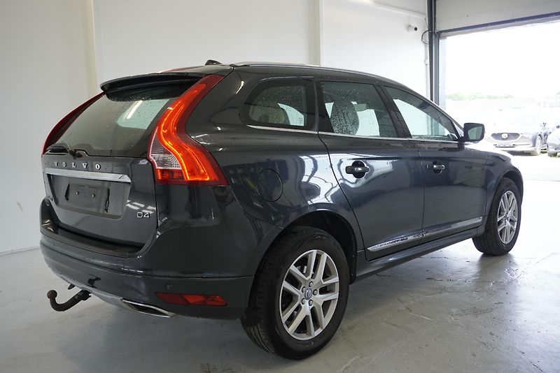 Volvo XC60 2,0 D4 AUTOMAT - fotka 5 z 32