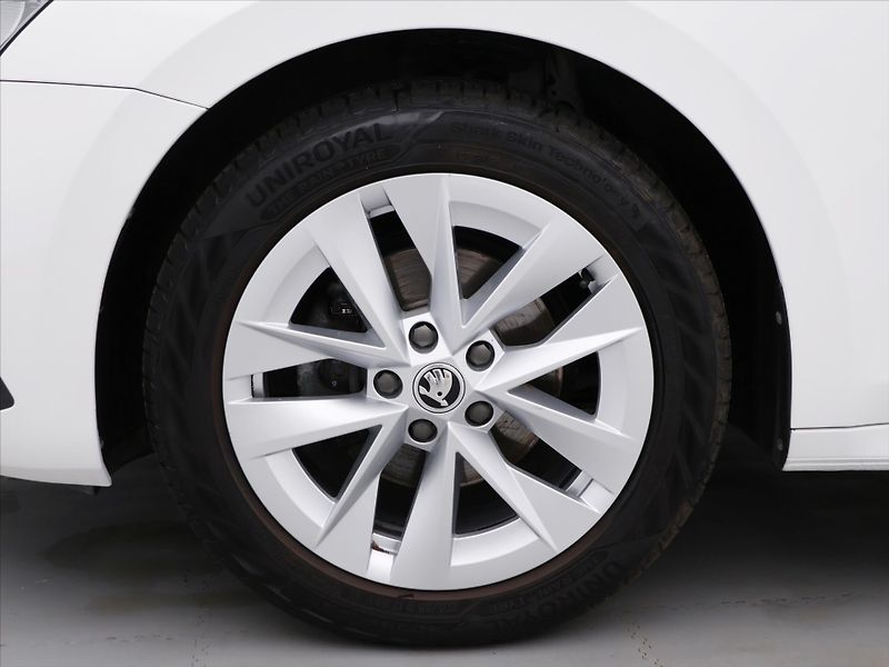 Škoda Octavia 1,5 TSI 110kW Style Aut.klima - fotka 30 z 37