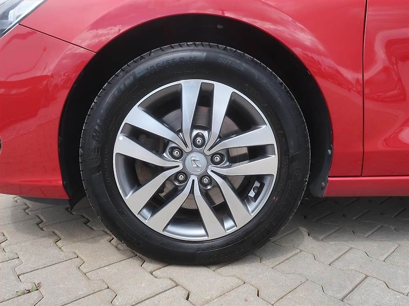 Hyundai i30 (2019) 1.4 CVVT, Tempomat - fotka 15 z 17