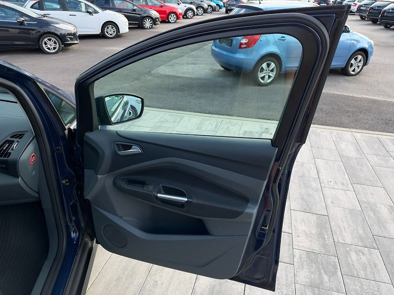Ford C-MAX (2012) Trend 1.6i 77kW - fotka 24 z 30