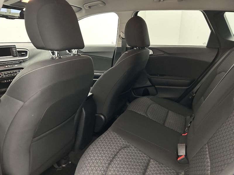 Kia Ceed 1.4 T-GDi TOP (2020) - fotka 16 z 22