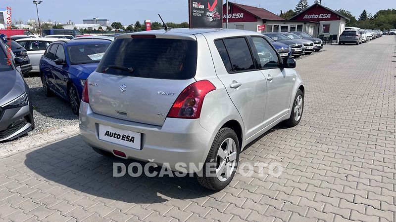 Suzuki Swift (2011) 1.3i 4x4, servis.kniha, AC - fotka 2 z 3