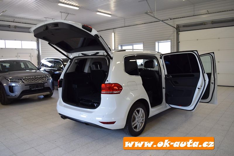 Volkswagen Touran 2.0 TDI HIGH. 7 MÍST 61 000 KM - fotka 24 z 52
