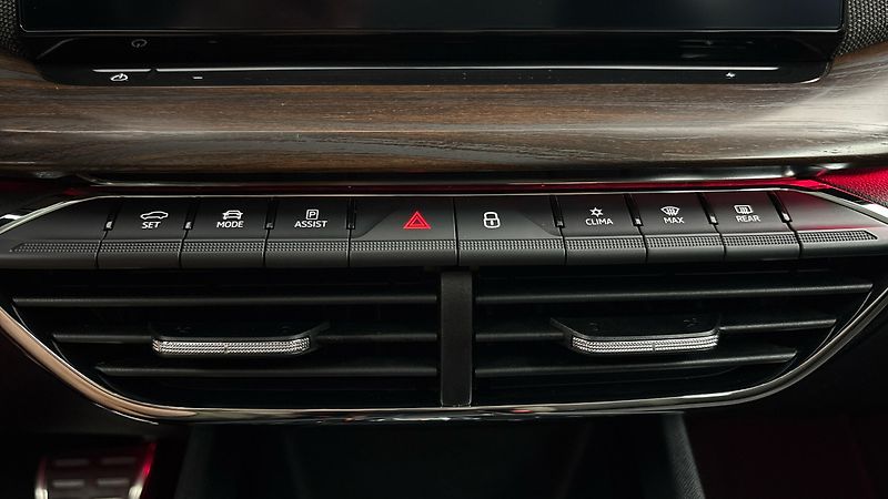 Škoda Octavia 2.0 TDI DSG 4x4 Scout Combi - fotka 13 z 28