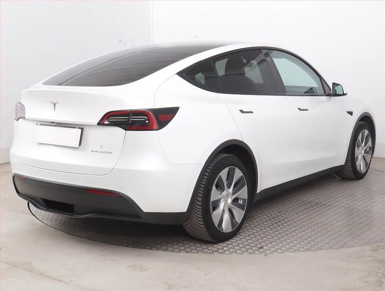 Tesla Model Y (2022) Long Range AWD 79kWh, SoH 89% - fotka 5 z 23