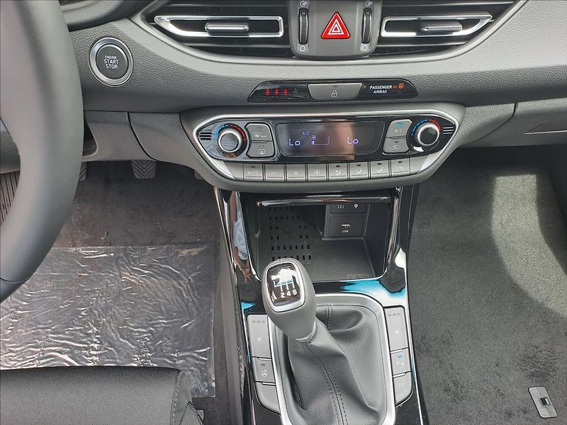 Hyundai i30 (2026) 26 HB 1,0 T-GDI MT STYLE - fotka 12 z 25