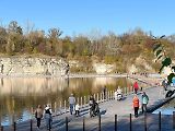 Příjemné prostřední a poloha poblíž polské metropole láká k procházkám i mimo sezonu koupaliště.