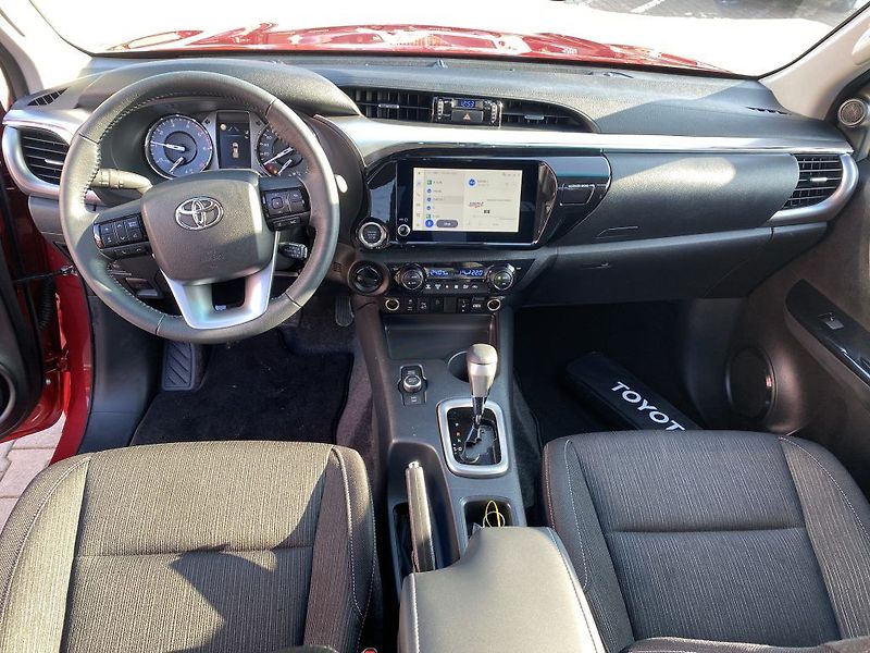 Toyota Hilux 2,8 Diesel 6AT Executive - fotka 14 z 24