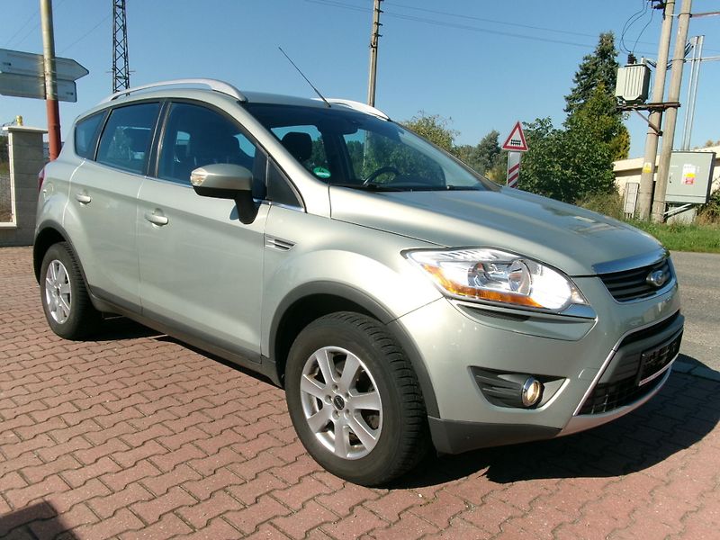 Ford Kuga 2,0TDCI AUTOKLIMA 4x4 TAŽNÉ - fotka 8 z 30
