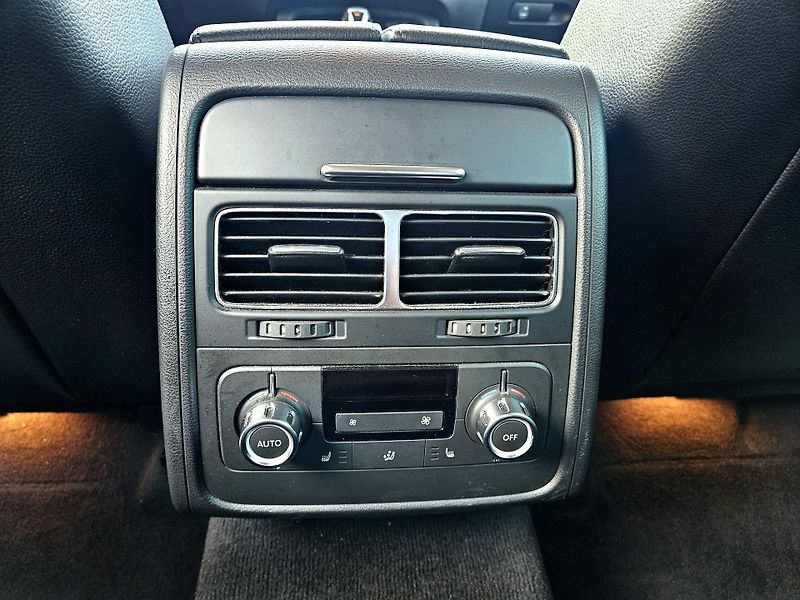 Volkswagen Touareg (2011) 3.0TDI, NOVÉ ROZVODY, TOP STAV - fotka 12 z 14