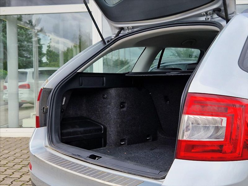 Škoda Octavia 2,0 TDI DSG KLIMA VÝHŘEV DIGI - fotka 11 z 34