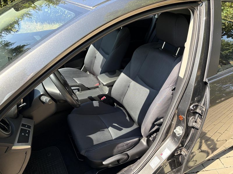 Mazda 3 2.0 Sports-Line AUTOMAT - fotka 20 z 33