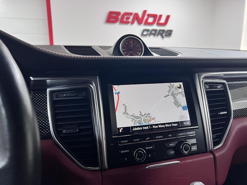 Porsche Macan Turbo 3.6 V6, 294 kW, Původ ČR - fotka 34 z 43