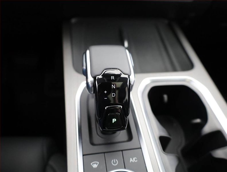 Jaecoo 7 (2025) 1.6 TGDI, Luxury, Navigace - fotka 16 z 22