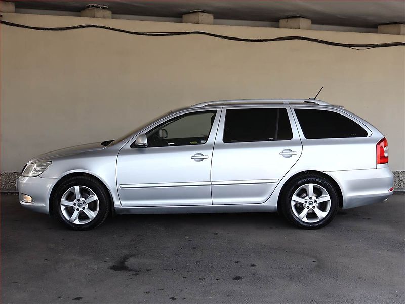 Škoda Octavia (2011) Elegance 1.6 TDI, Automat - fotka 3 z 19