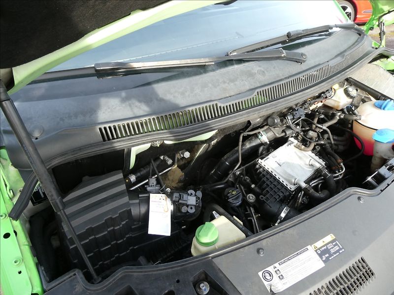 Volkswagen Transporter 2,0 TDi 75kW L2H2,9.míst,2xkol - fotka 36 z 48