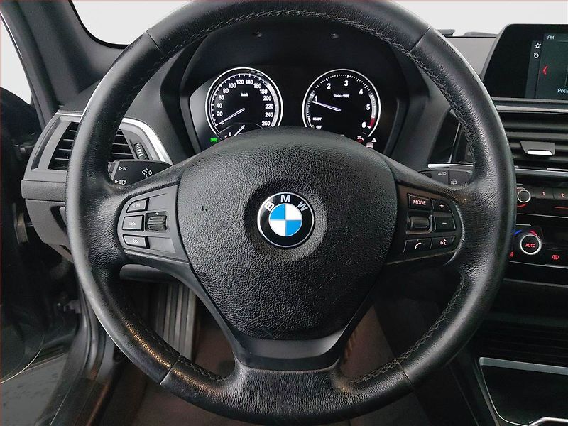 BMW Řada 1 (2017) 118d, Automat, Navi, Tempomat - fotka 16 z 20