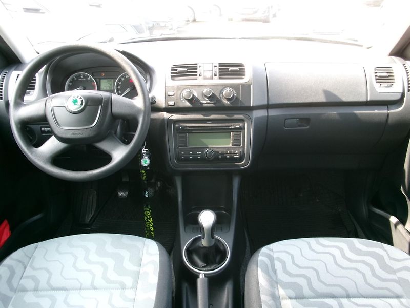 Škoda Fabia (2009) 1,4 16V KLIMA TEMP ALU - fotka 16 z 21